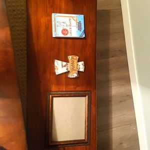 Hang man, black headband, frame